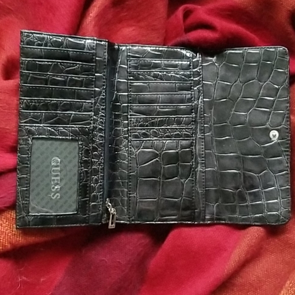 Guess Wallet - Picture 2 of 6